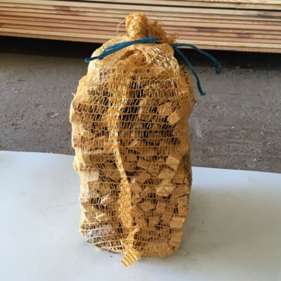 Podpalové třísky po 2,5 kg balení