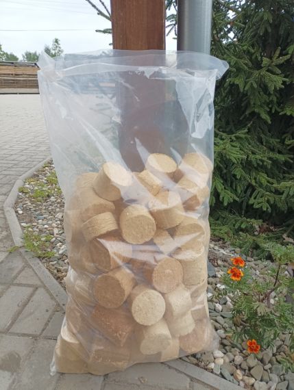 Vysoce výhřevné brikety bez chemických pojiv